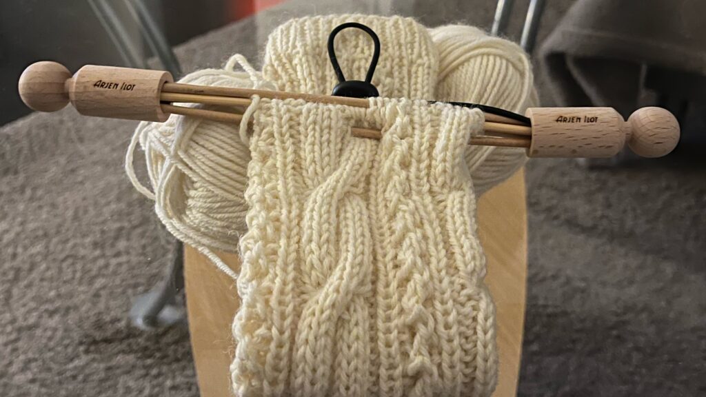 Arjen Ilojen knitting needles and needle protectors